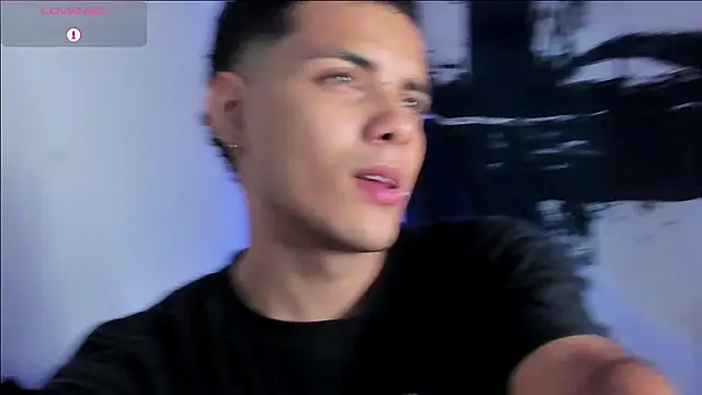 Snapshot of Avaggi chatting on October 25, 2025, 9:37 pm Avaggi online show from October 25, 2025, 9:37 pm