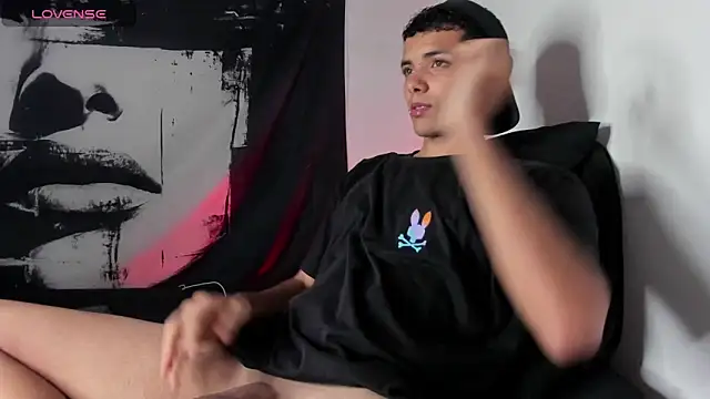 Snapshot of Avaggi chatting on October 1, 2025, 9:29 pm Avaggi online show from October 1, 2025, 9:29 pm