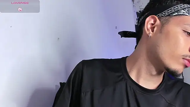 Snapshot of Avaggi chatting on September 23, 2025, 10:17 pm Avaggi online show from September 23, 2025, 10:17 pm