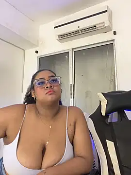 Dakota  Luxx00 online show from September 23, 2025, 7:26 am