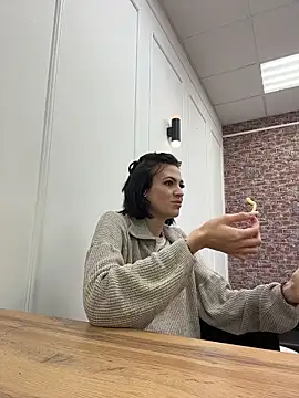 EmmaStarkk online show from November 8, 2025, 12:09 pm