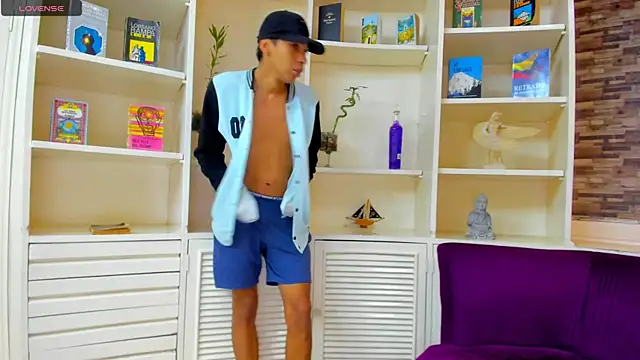 Snapshot of Juicy_Creww chatting on September 19, 2025, 10:19 am Juicy Creww online show from September 19, 2025, 10:19 am