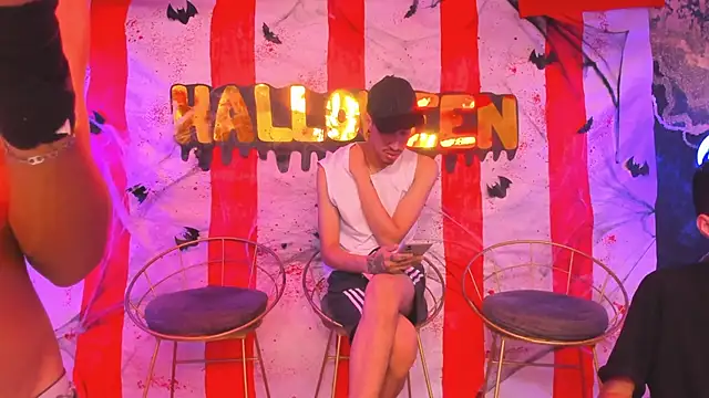 Snapshot of Juicy_Creww chatting on October 15, 2025, 1:30 pm Juicy Creww online show from October 15, 2025, 1:30 pm