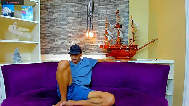 Snapshot of Juicy_Creww chatting on September 27, 2025, 10:10 am Juicy Creww online show from September 27, 2025, 10:10 am