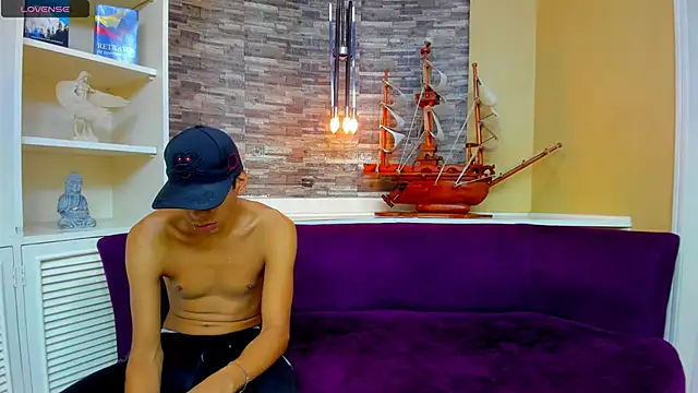 Snapshot of Juicy_Creww chatting on September 21, 2025, 10:20 am Juicy Creww online show from September 21, 2025, 10:20 am