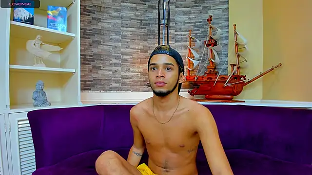 Snapshot of Juicy_Creww chatting on September 25, 2025, 9:59 am Juicy Creww online show from September 25, 2025, 9:59 am