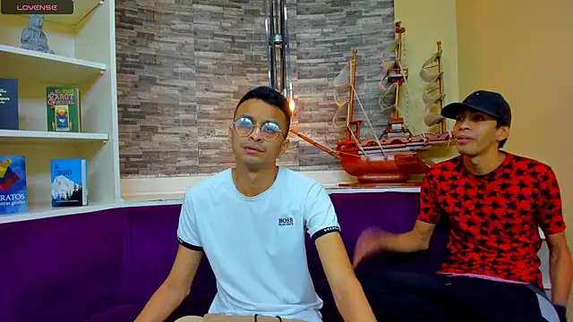 Snapshot of Juicy_Creww chatting on October 4, 2025, 11:12 am Juicy Creww online show from October 4, 2025, 11:12 am