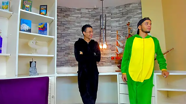 Snapshot of Juicy_Creww chatting on September 17, 2025, 10:28 am Juicy Creww online show from September 17, 2025, 10:28 am