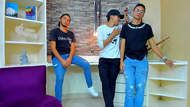 Juicy Creww online show from September 15, 2025, 12:27 pm