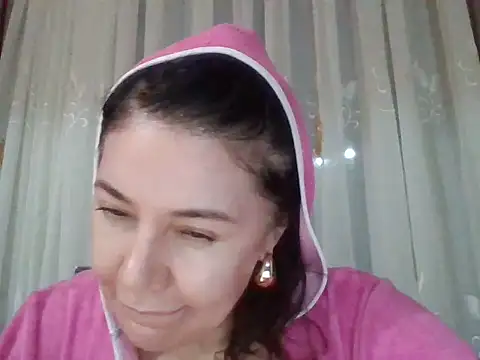 Snapshot of Lomivah chatting on February 6, 2026, 4:14 pm Lomivah online show from February 6, 2026, 4:14 pm