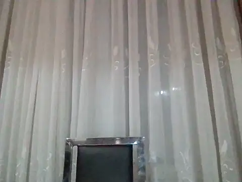 Snapshot of Lomivah chatting on March 4, 2026, 4:37 pm Lomivah online show from March 4, 2026, 4:37 pm