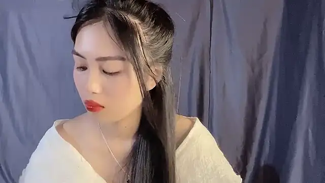 Lyly4757 online show from September 23, 2025, 11:01 pm