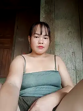 Snapshot of emilyzz chatting on October 29, 2025, 1:59 am emilyzz online show from October 29, 2025, 1:59 am