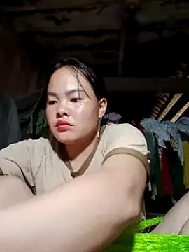 emilyzz online show from April 17, 2026, 5:21 am