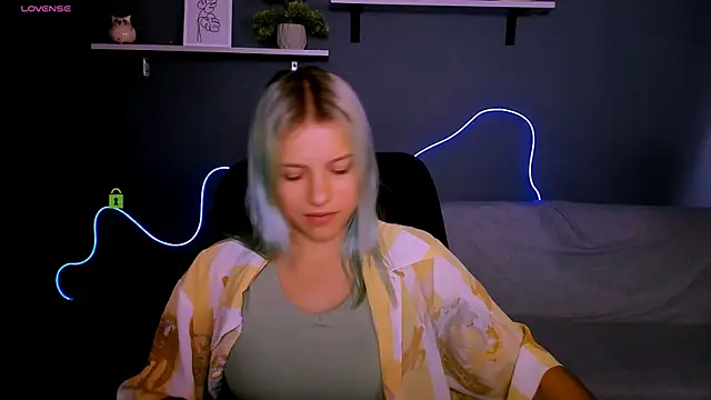 kaela spell  online show from September 24, 2025, 1:06 pm