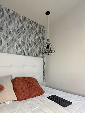 krisstenSantos online show from February 19, 2026, 1:30 pm