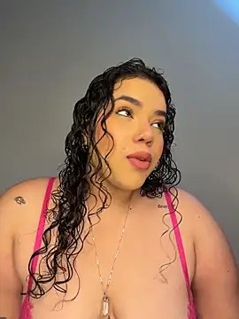 krisstenSantos online show from February 13, 2026, 1:33 pm