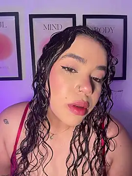 krisstenSantos online show from June 12, 2026, 2:04 pm