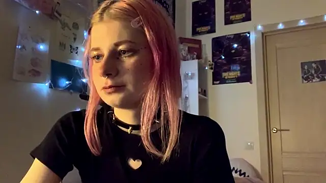 Snapshot of PinkVampire chatting on October 5, 2025, 6:09 pm PinkVampire online show from October 5, 2025, 6:09 pm