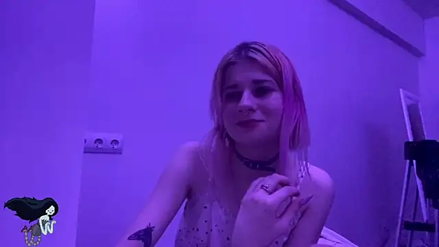 Snapshot of PinkVampire chatting on October 31, 2025, 7:21 pm PinkVampire online show from October 31, 2025, 7:21 pm