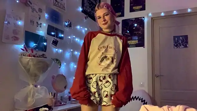 Snapshot of PinkVampire chatting on September 29, 2025, 8:47 pm PinkVampire online show from September 29, 2025, 8:47 pm