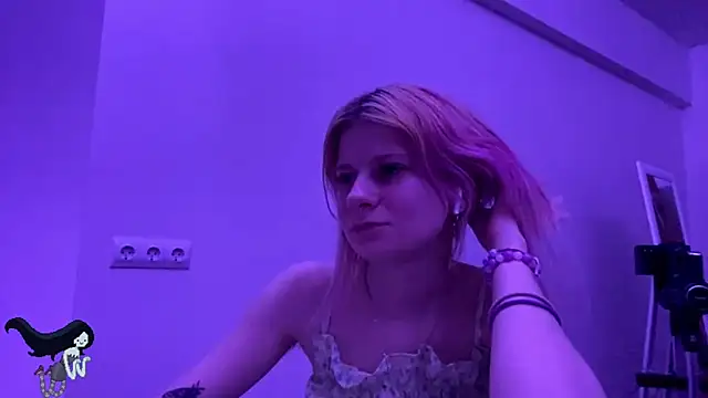 Snapshot of PinkVampire chatting on October 30, 2025, 9:44 pm PinkVampire online show from October 30, 2025, 9:44 pm