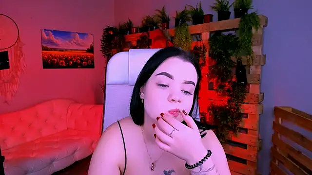 leslierowe  online show from November 2, 2025, 1:49 pm