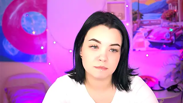 leslierowe  online show from September 28, 2025, 4:14 pm