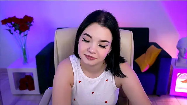 leslierowe  online show from September 21, 2025, 4:12 pm