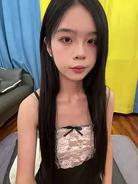 qiqi x online show from October 14, 2025, 2:28 pm