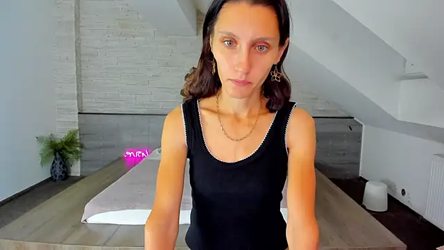 skinnystar  online show from September 30, 2025, 4:29 am