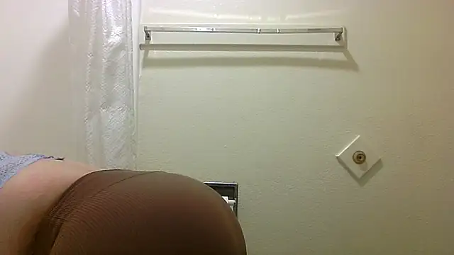 Snapshot of juiicy001 chatting on February 7, 2026, 1:41 pm juiicy001 online show from February 7, 2026, 1:41 pm