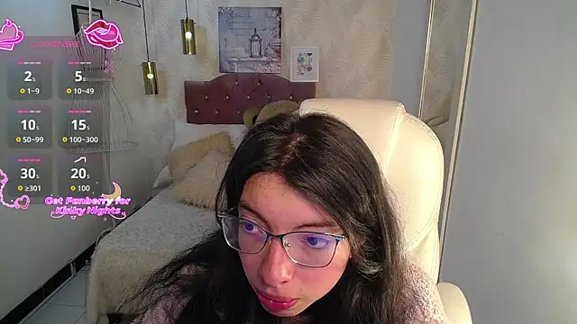 alllyson  online show from November 4, 2025, 7:39 pm