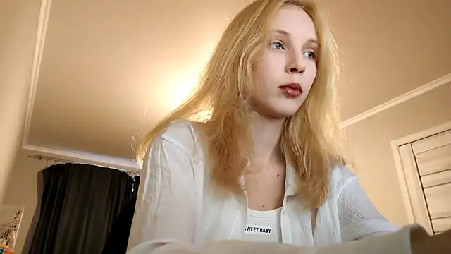 Fafa Fluff online show from September 28, 2025, 3:08 pm