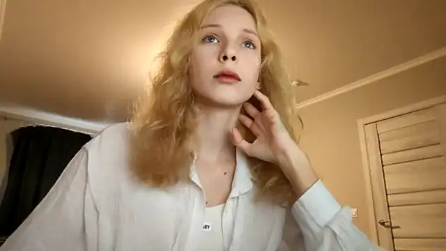 Fafa Fluff online show from September 30, 2025, 2:12 pm