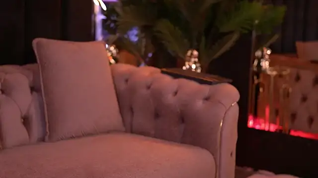 SiennaJayden online show from April 17, 2026, 5:43 am