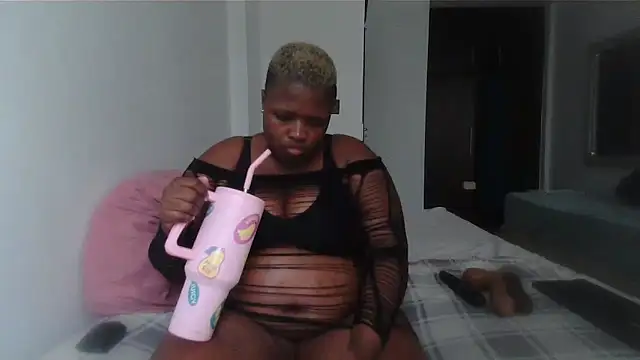 lady-zeei online show from April 17, 2026, 3:15 pm