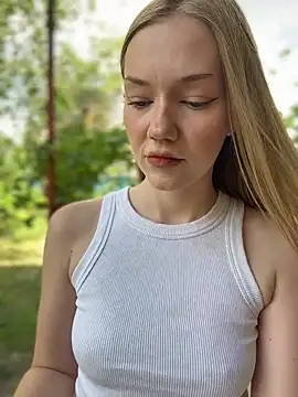 MilaMoone online show from June 26, 2026, 11:27 am