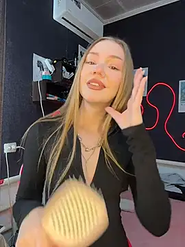 Snapshot of MilaMoone chatting on February 21, 2026, 10:28 am MilaMoone online show from February 21, 2026, 10:28 am