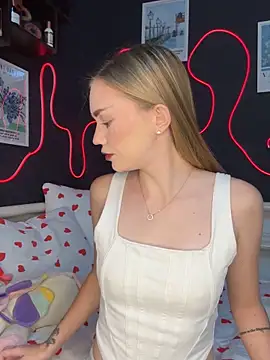 MilaMoone online show from October 18, 2025, 11:23 am