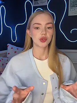 MilaMoone online show from October 16, 2025, 12:46 pm