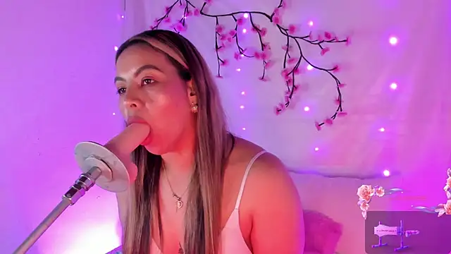 Snapshot of chubbyZoe chatting on October 17, 2025, 2:59 am chubbyZoe online show from October 17, 2025, 2:59 am