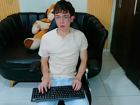 Snapshot of Dominic_Carmine chatting on October 16, 2025, 7:44 pm Dominic Carmine online show from October 16, 2025, 7:44 pm