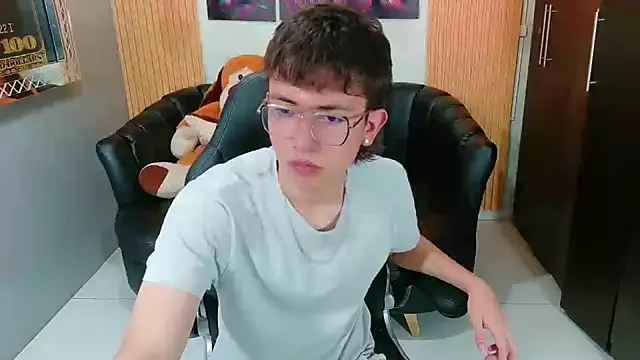 Snapshot of Dominic_Carmine chatting on October 18, 2025, 7:49 pm Dominic Carmine online show from October 18, 2025, 7:49 pm