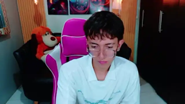 Snapshot of Dominic_Carmine chatting on November 4, 2025, 7:50 pm Dominic Carmine online show from November 4, 2025, 7:50 pm