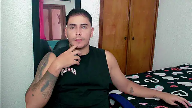 Snapshot of Damian222_ chatting on September 20, 2025, 6:57 pm Damian222 online show from September 20, 2025, 6:57 pm