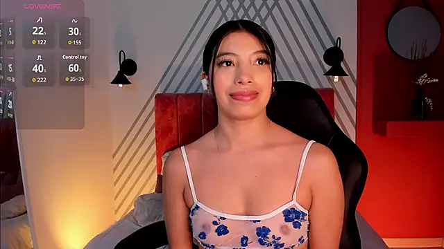 Snapshot of Tiffany_Low chatting on September 26, 2025, 1:40 pm Tiffany Low online show from September 26, 2025, 1:40 pm