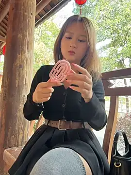 yuki june online show from March 11, 2026, 8:52 am