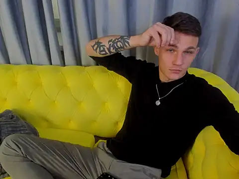 AdamGold01 online show from October 21, 2025, 1:21 pm