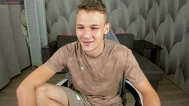 AdamGold01 online show from October 16, 2025, 7:33 pm